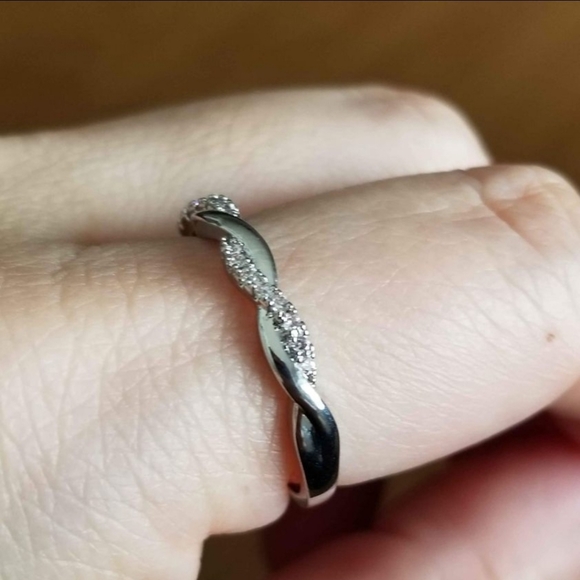 New 925 Silver Diamond Twist Band Ring for Women - Picture 9 of 9